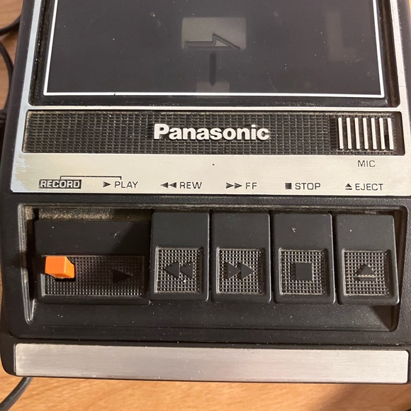 Panasonic Silver and Black Cassette Player - Picture 5 of 13